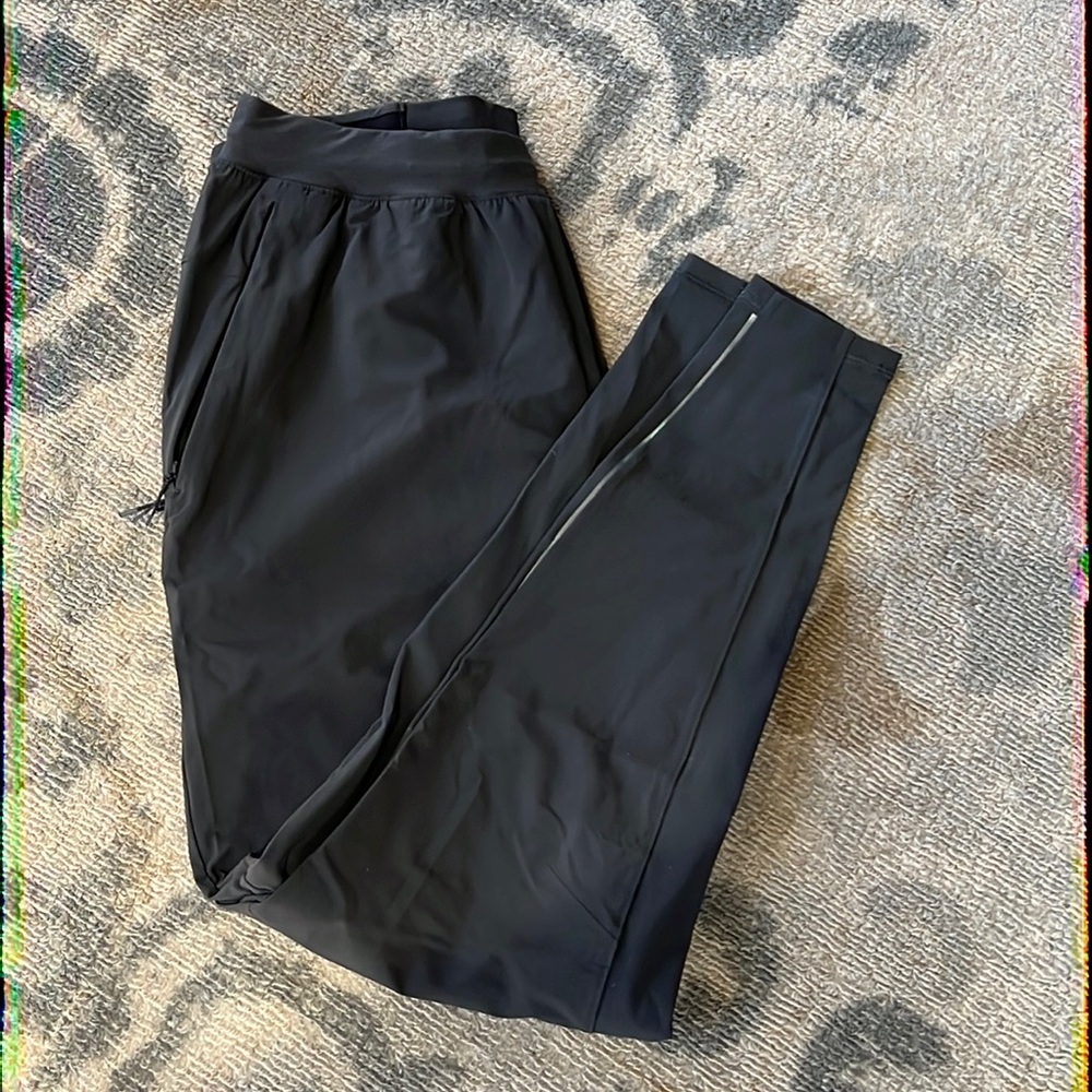 Lululemon Surge Hybrid Pant/Jogger Men’s Graphite Grey - Medium